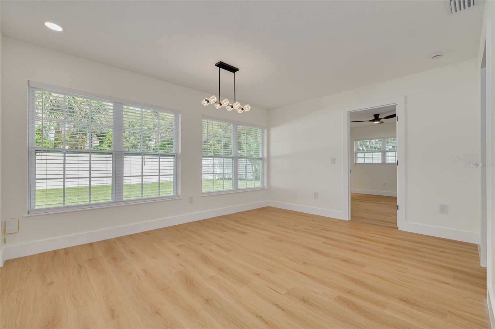 Listing photo id 14 for 1723 Cypress Avenue