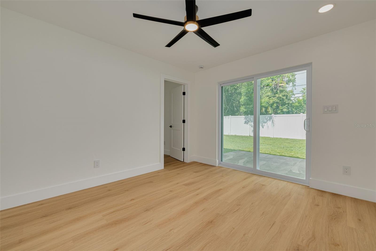 Listing photo id 15 for 1723 Cypress Avenue