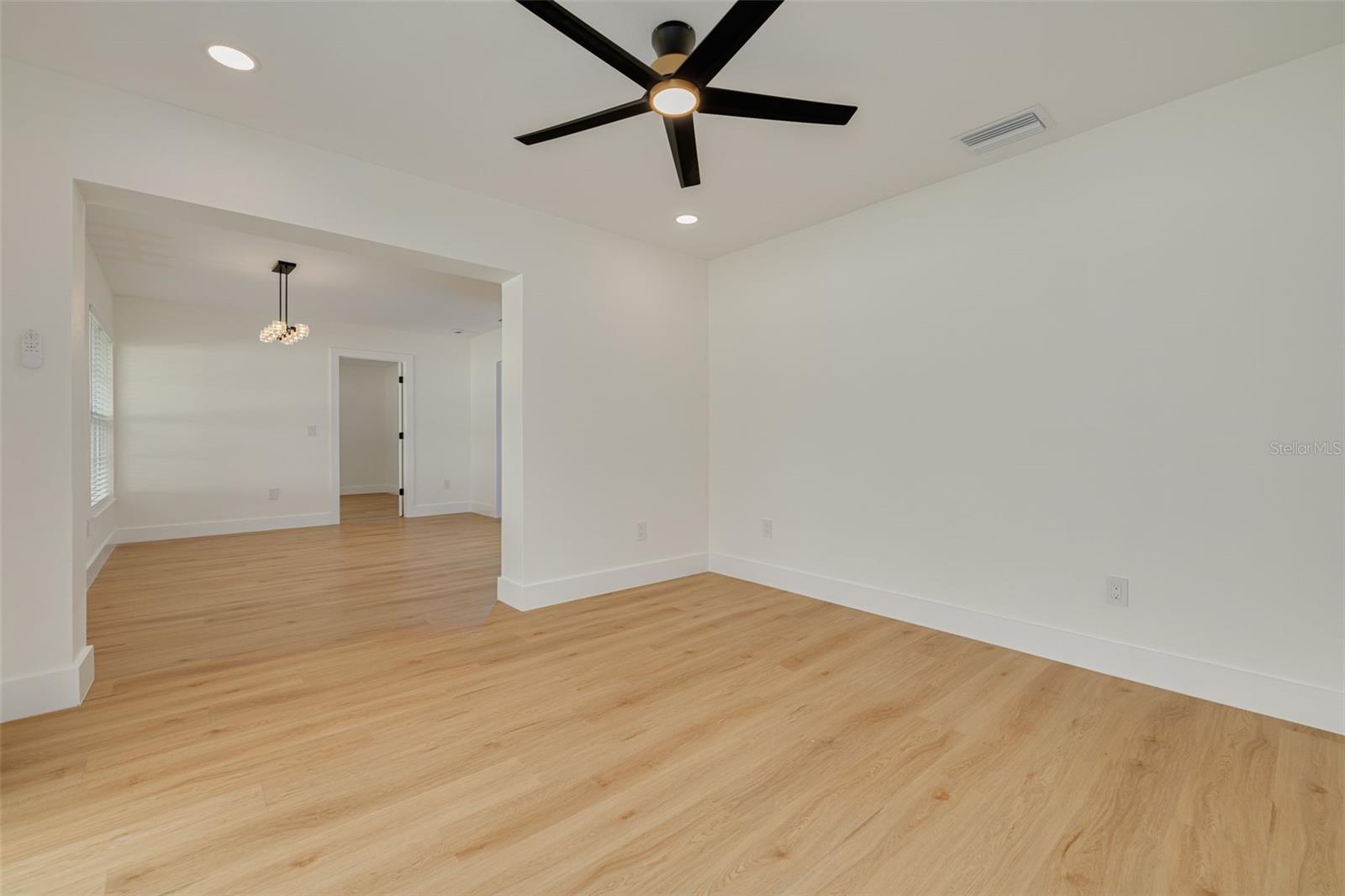 Listing photo id 16 for 1723 Cypress Avenue