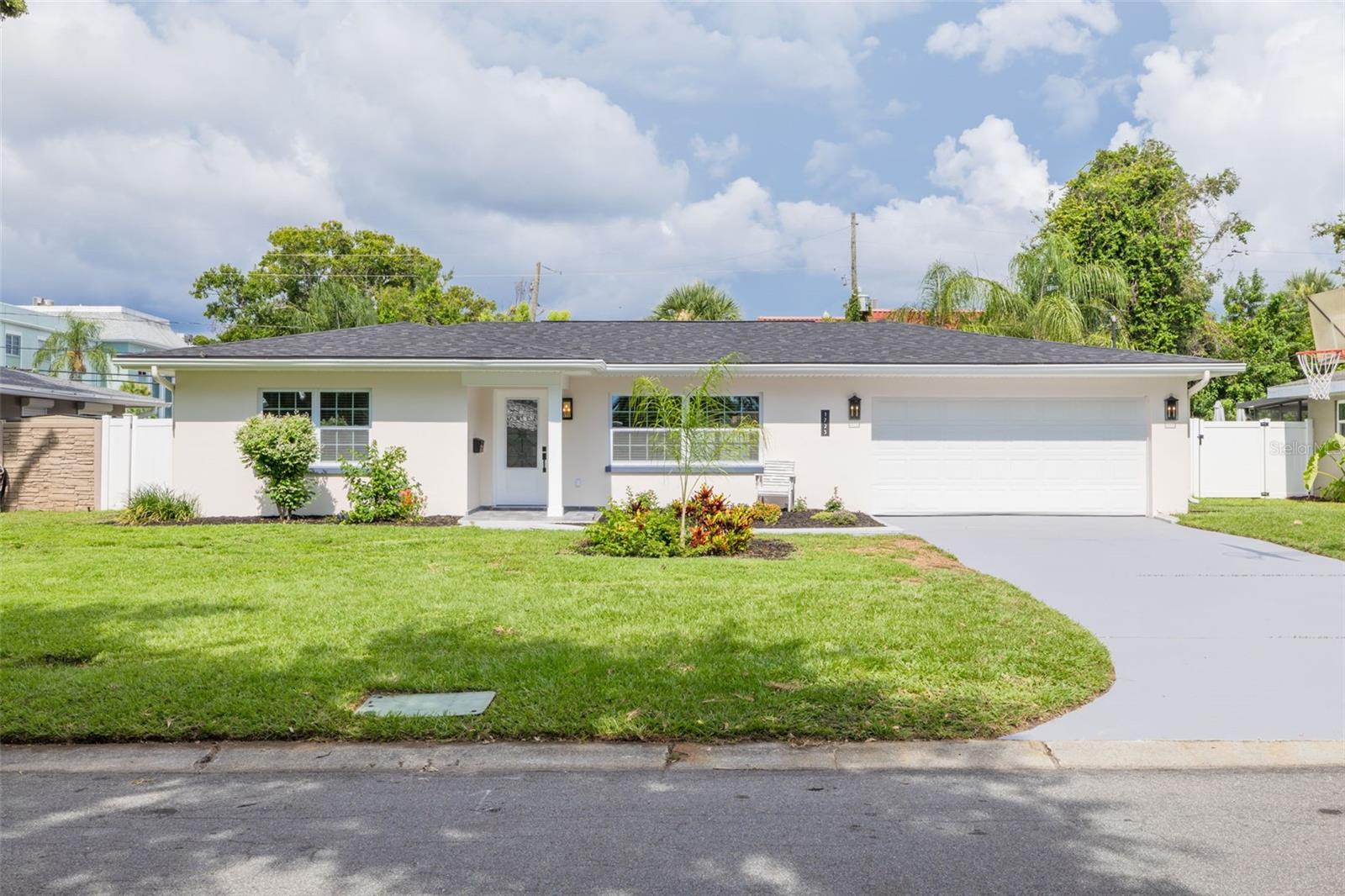 Listing photo id 0 for 1723 Cypress Avenue