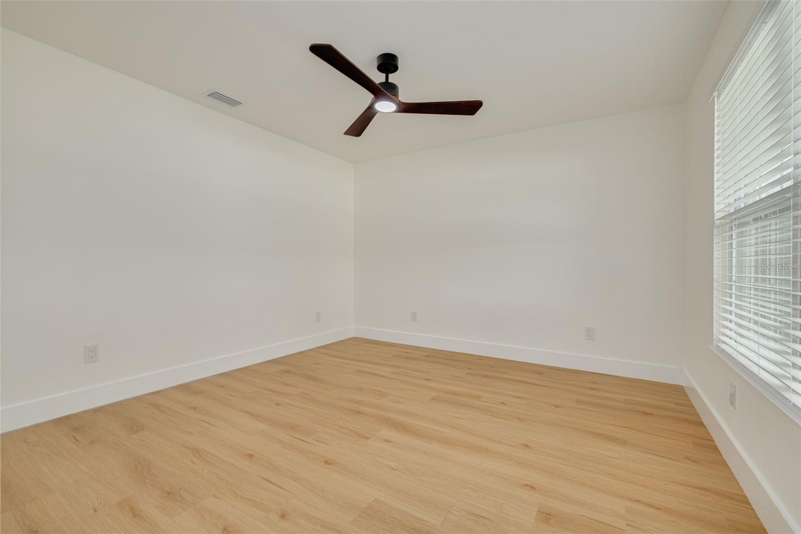 Listing photo id 24 for 1723 Cypress Avenue