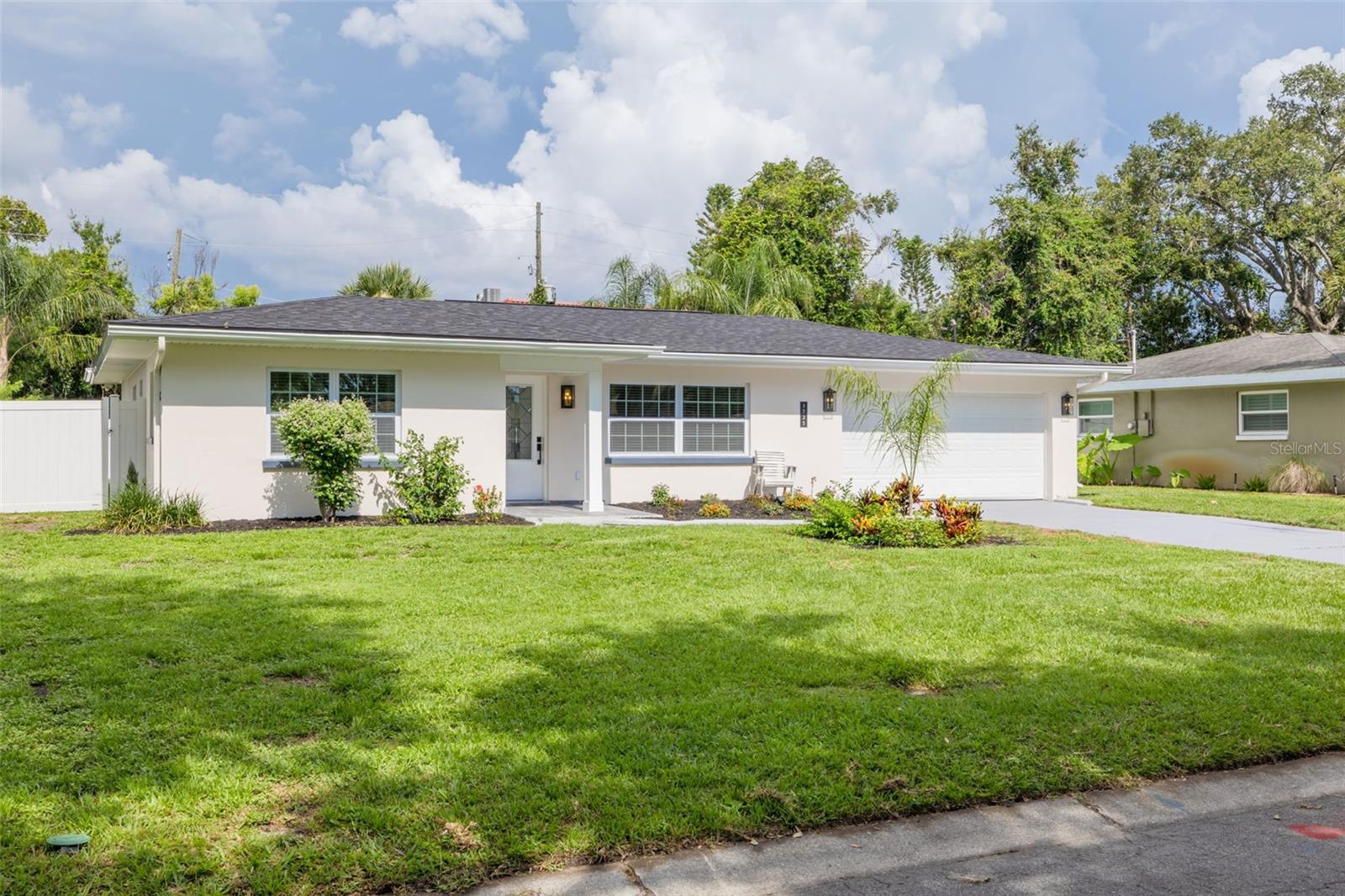 Listing photo id 1 for 1723 Cypress Avenue