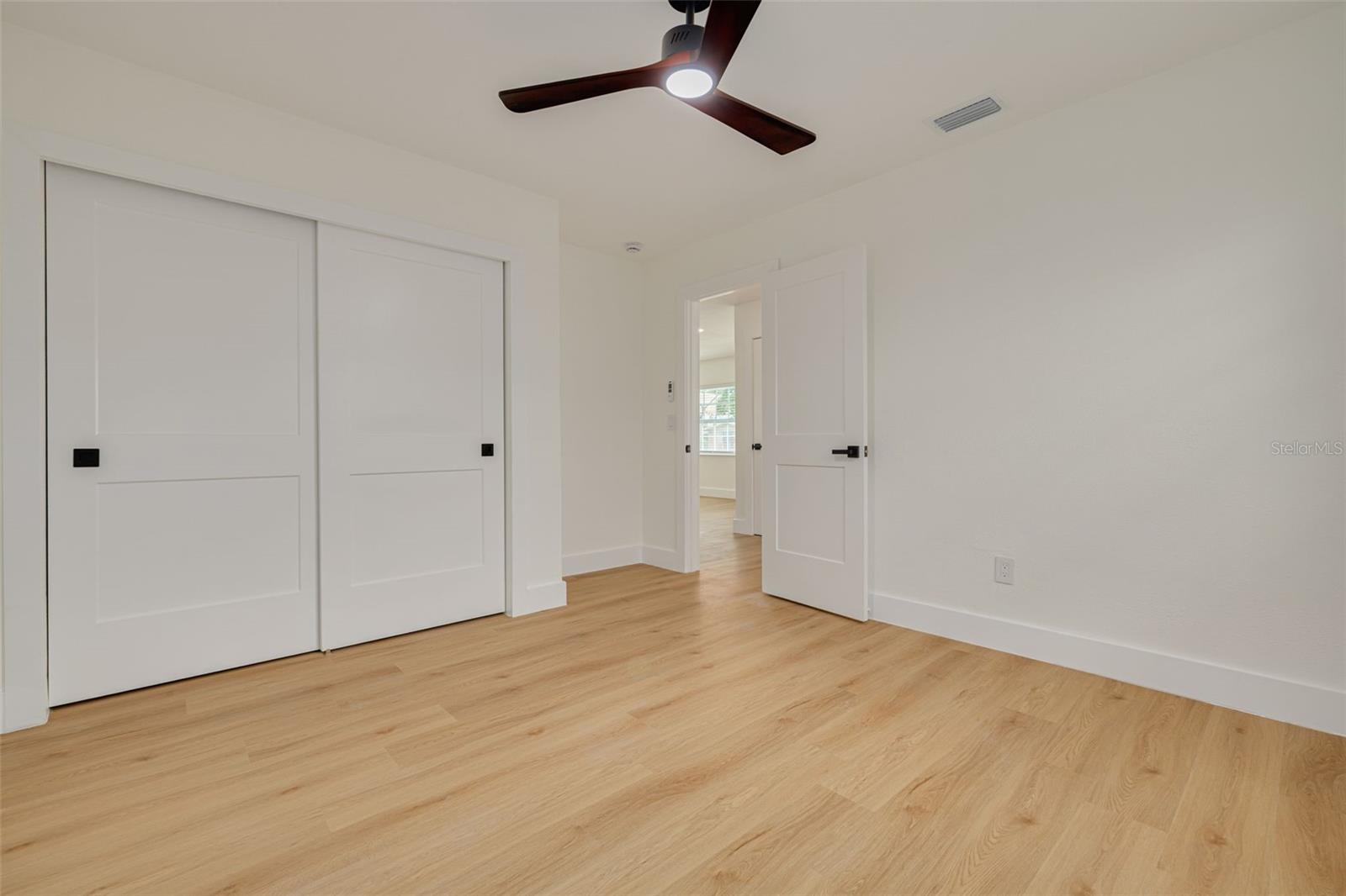 Listing photo id 33 for 1723 Cypress Avenue
