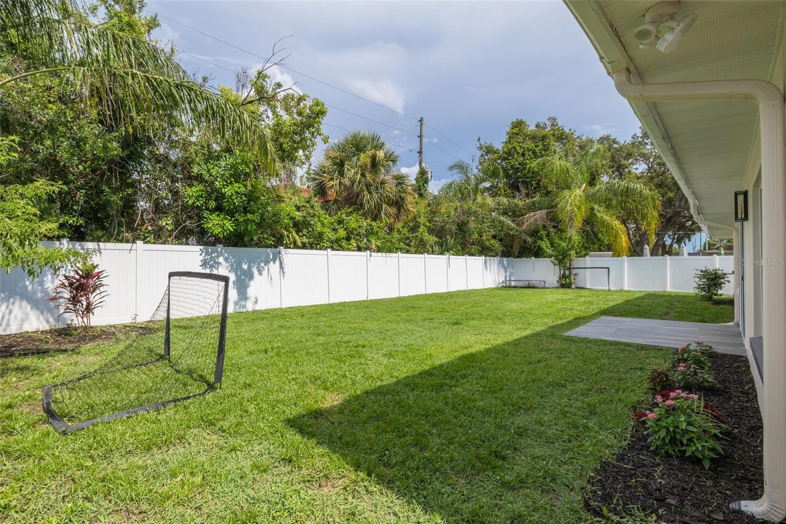 Listing photo id 35 for 1723 Cypress Avenue