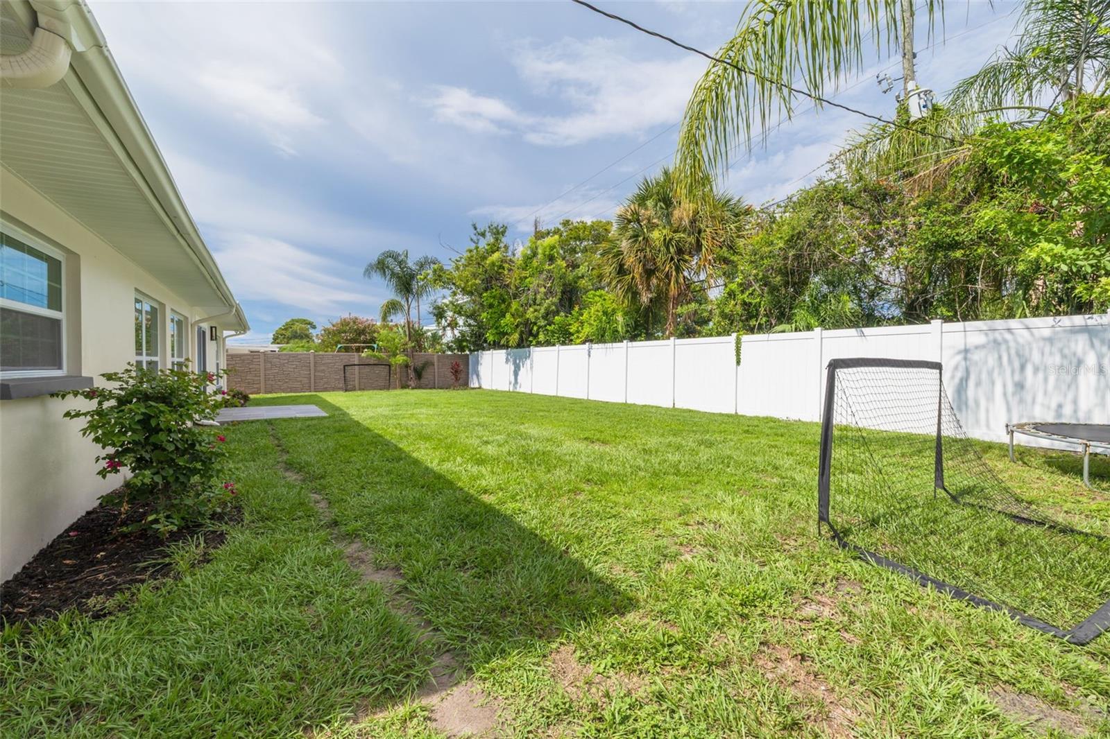 Listing photo id 37 for 1723 Cypress Avenue