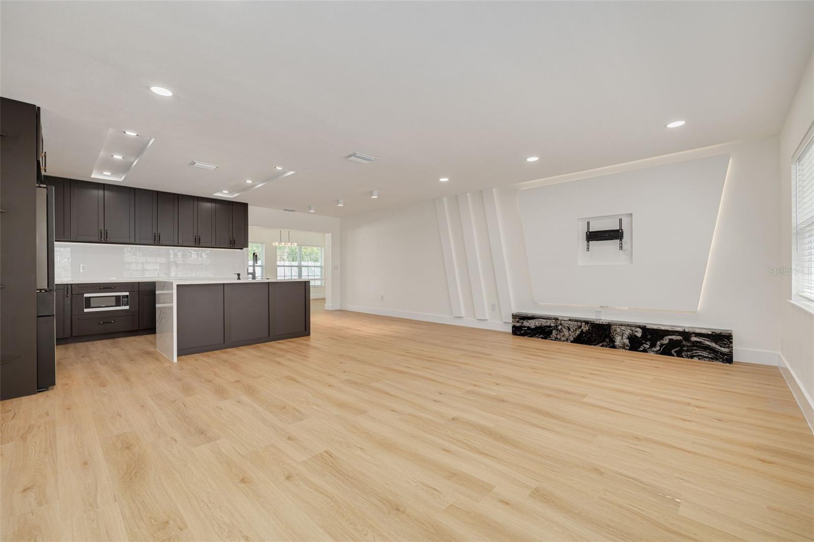 Listing photo id 6 for 1723 Cypress Avenue