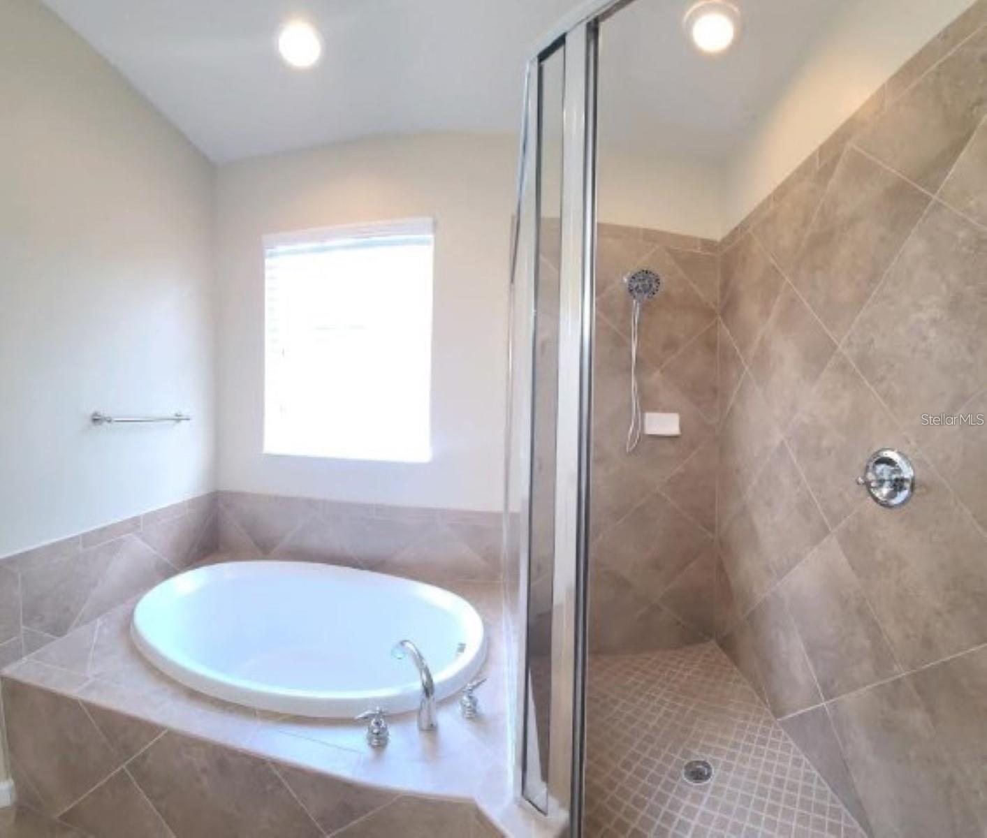Image 16 of 30 For 8320 Manor Club Circle 4
