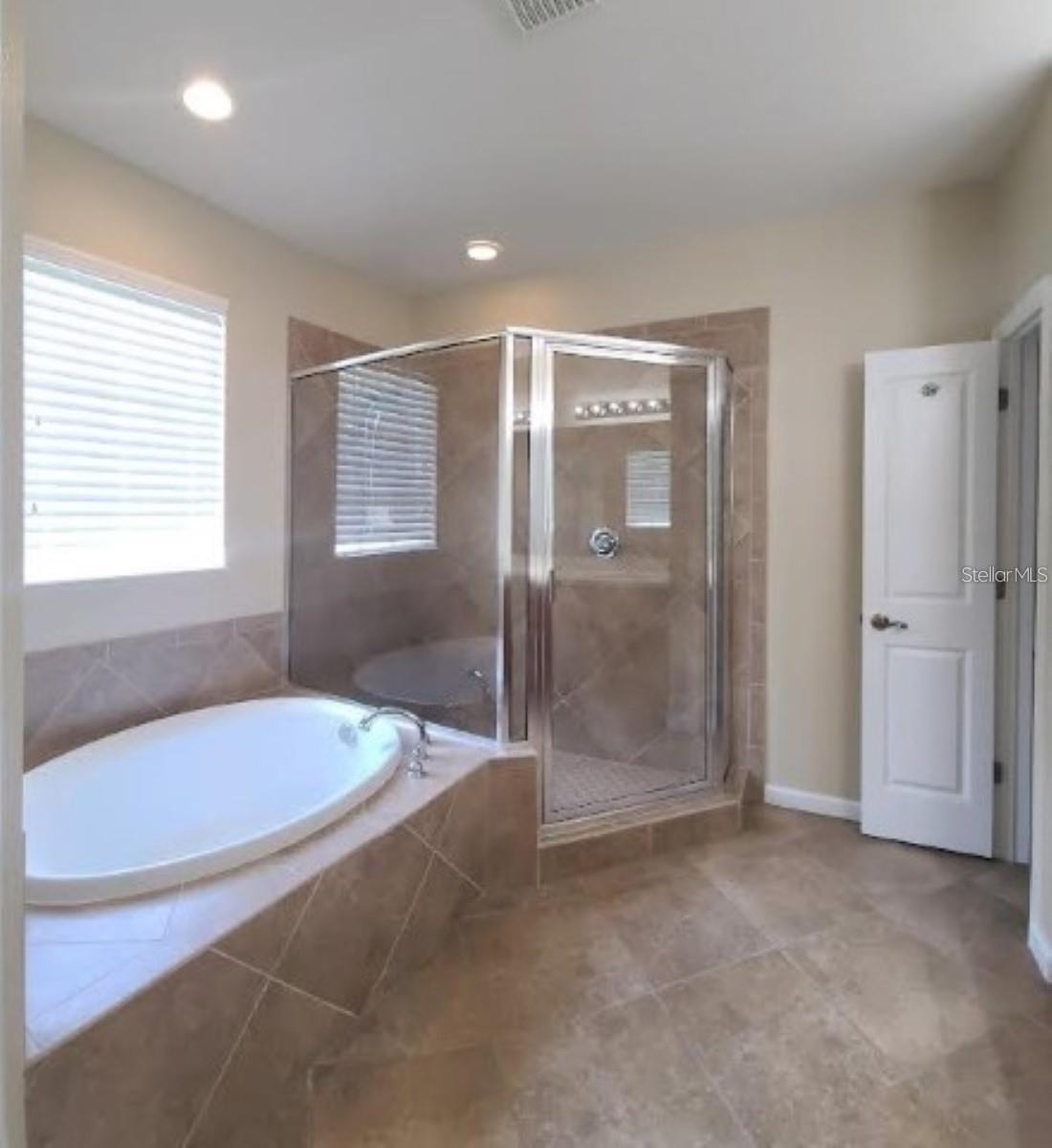 Image 17 of 30 For 8320 Manor Club Circle 4