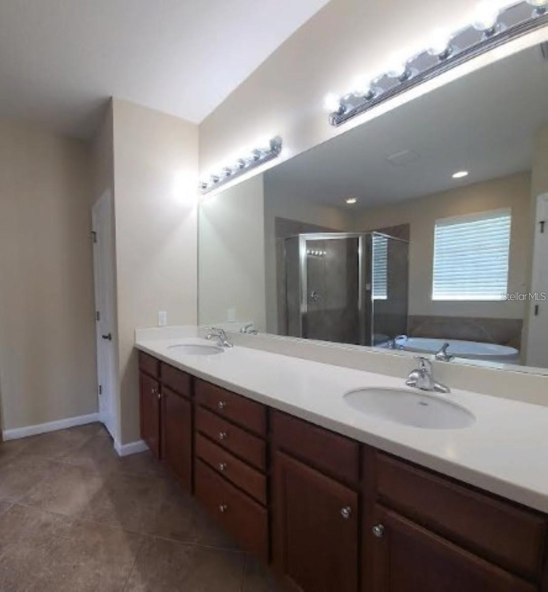Image 18 of 30 For 8320 Manor Club Circle 4