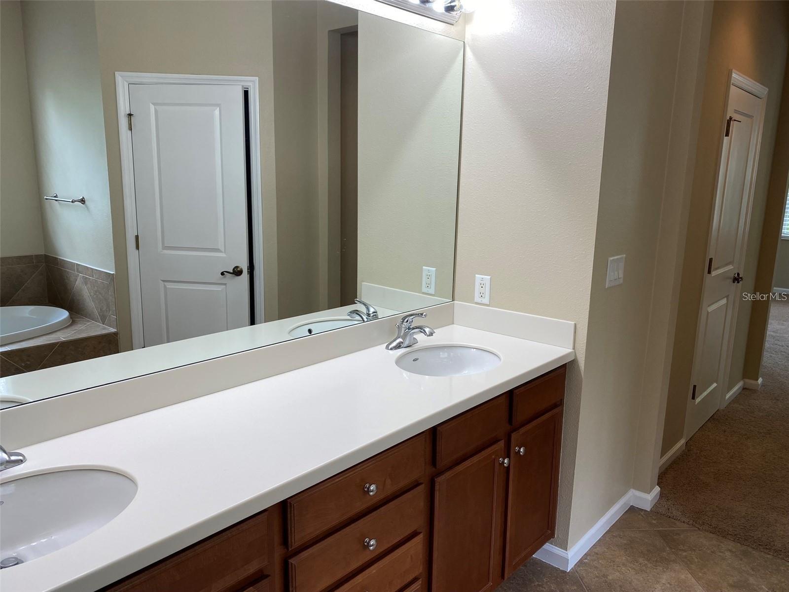 Image 19 of 30 For 8320 Manor Club Circle 4