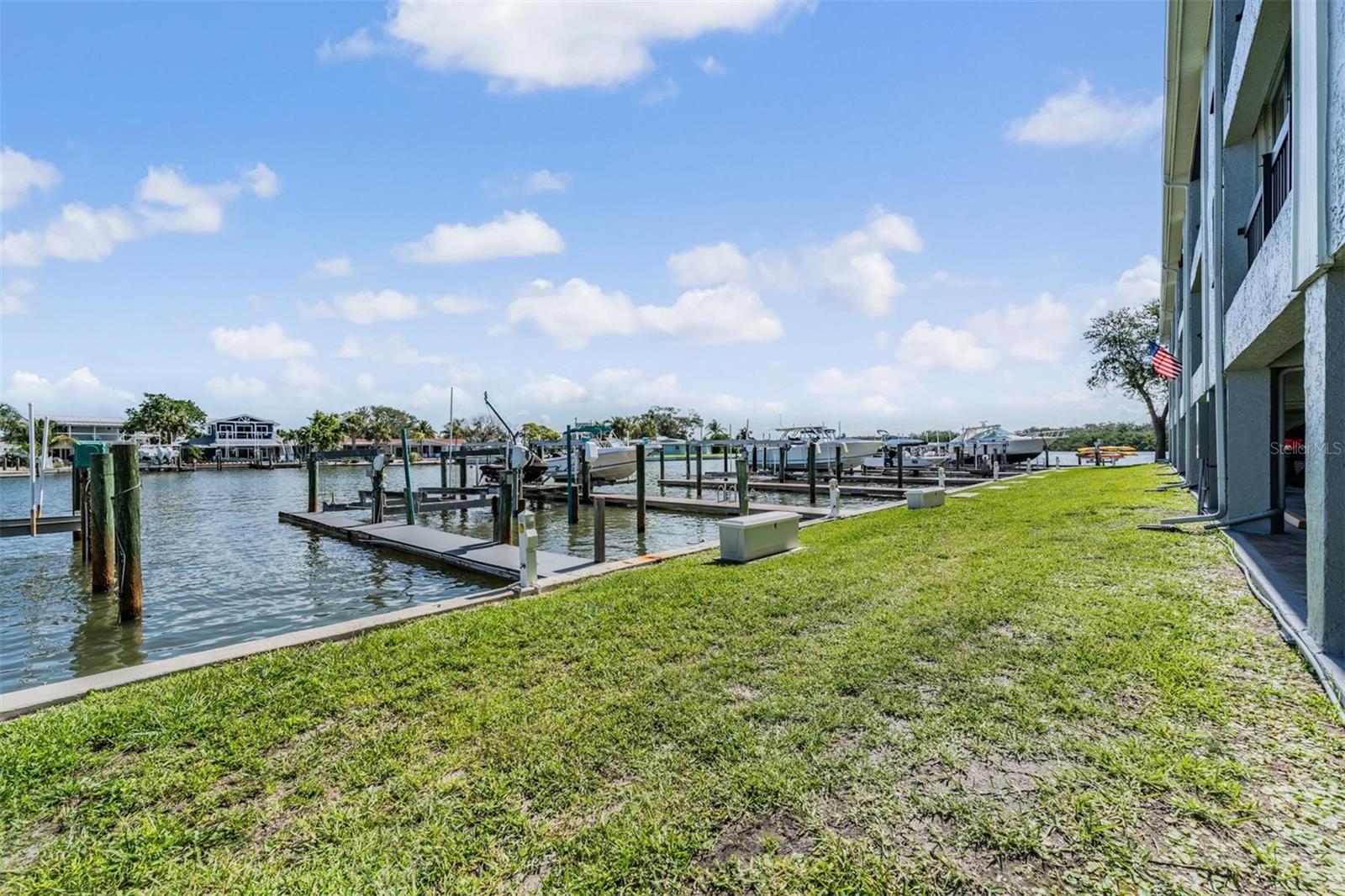 Image 16 of 27 For 326 Windrush Boulevard 103
