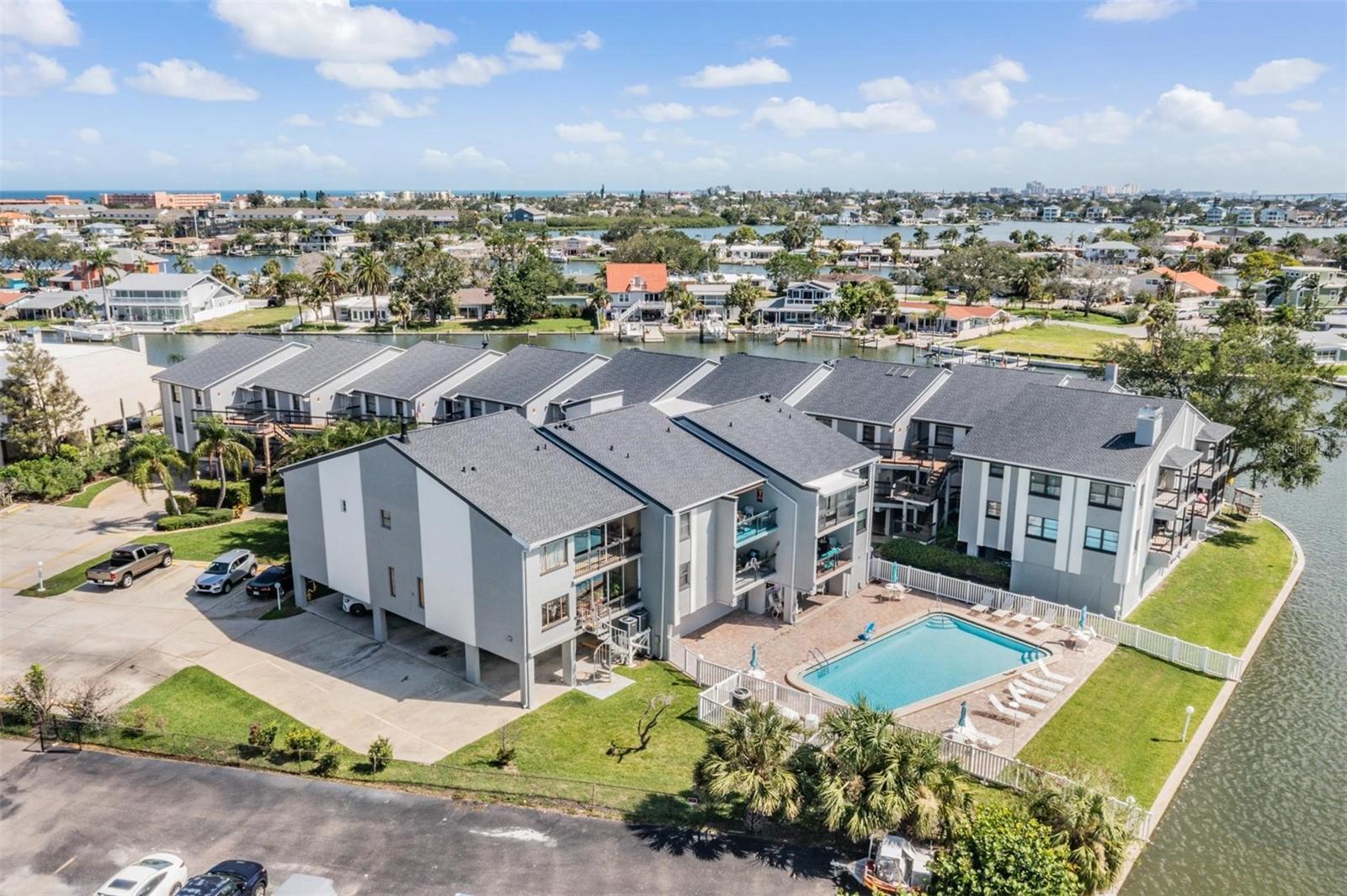 Image 22 of 27 For 326 Windrush Boulevard 103