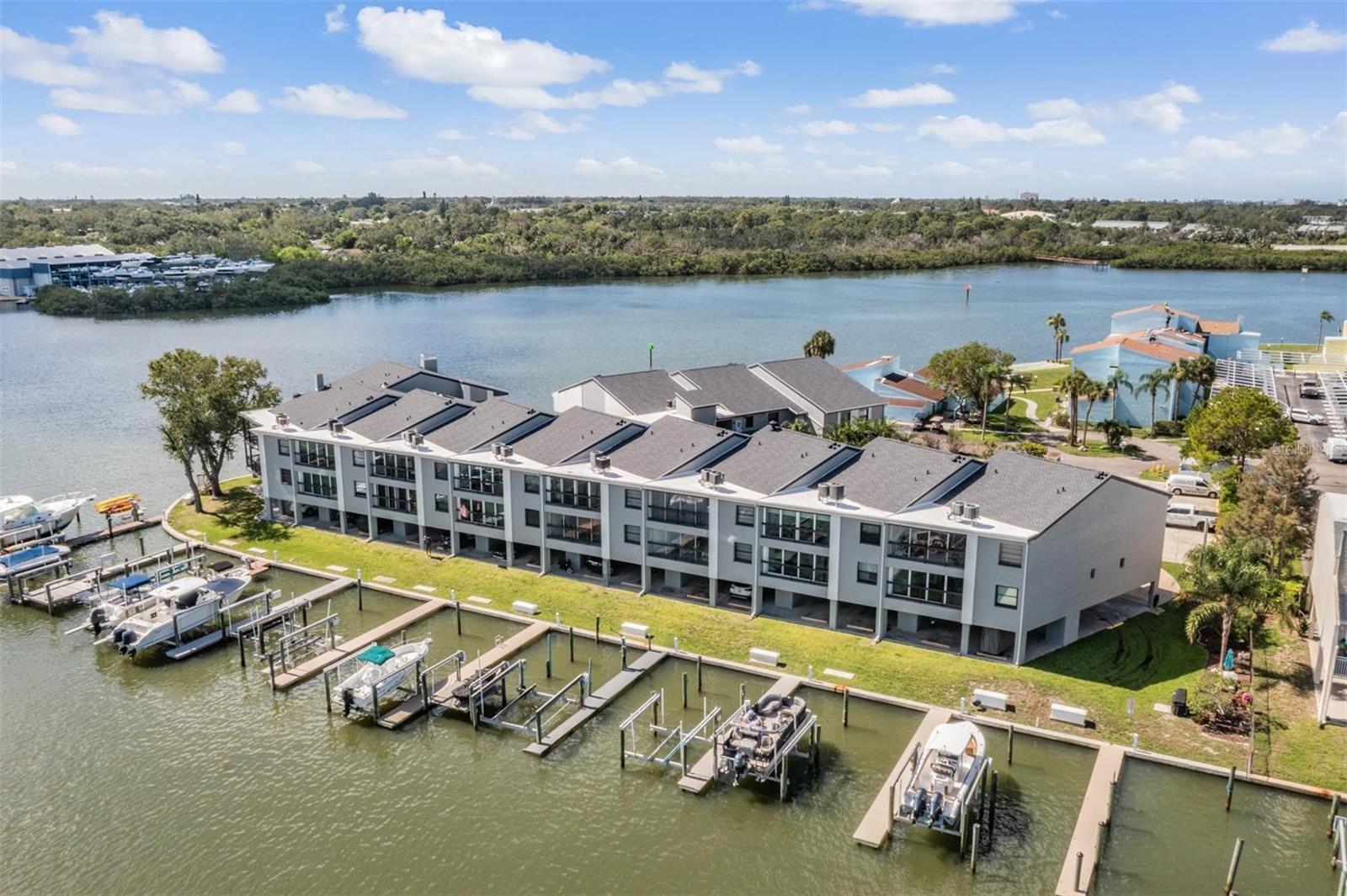 Image 23 of 27 For 326 Windrush Boulevard 103