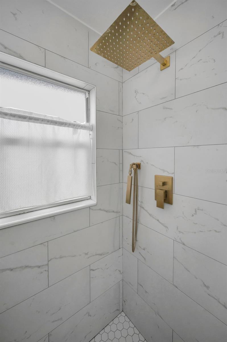 Image 21 of 36 For 1557 77th Avenue N