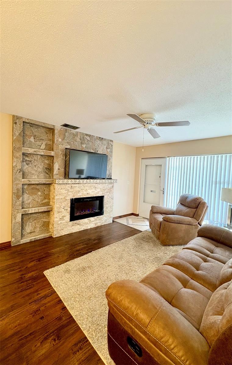 Listing photo id 2 for 4355 Tahitian Gardens Circle D