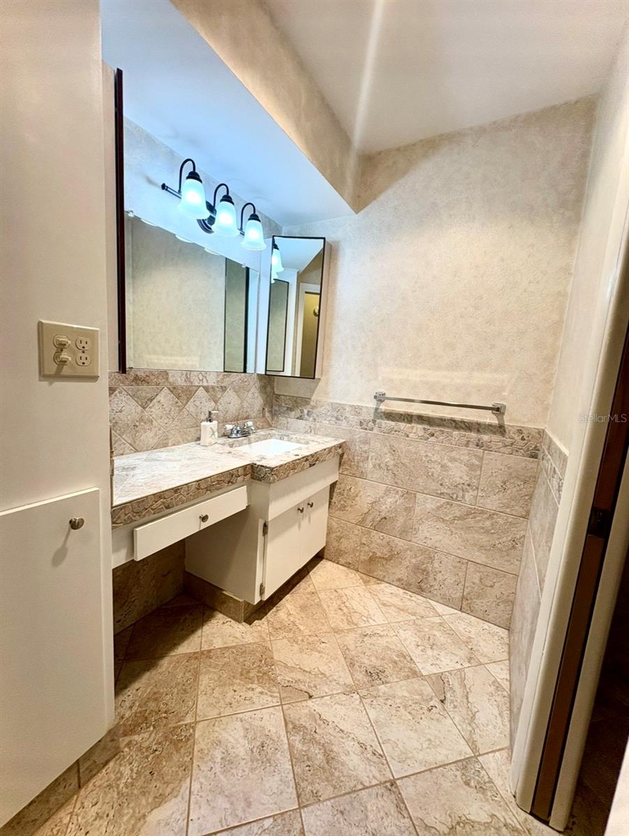 Listing photo id 6 for 4355 Tahitian Gardens Circle D
