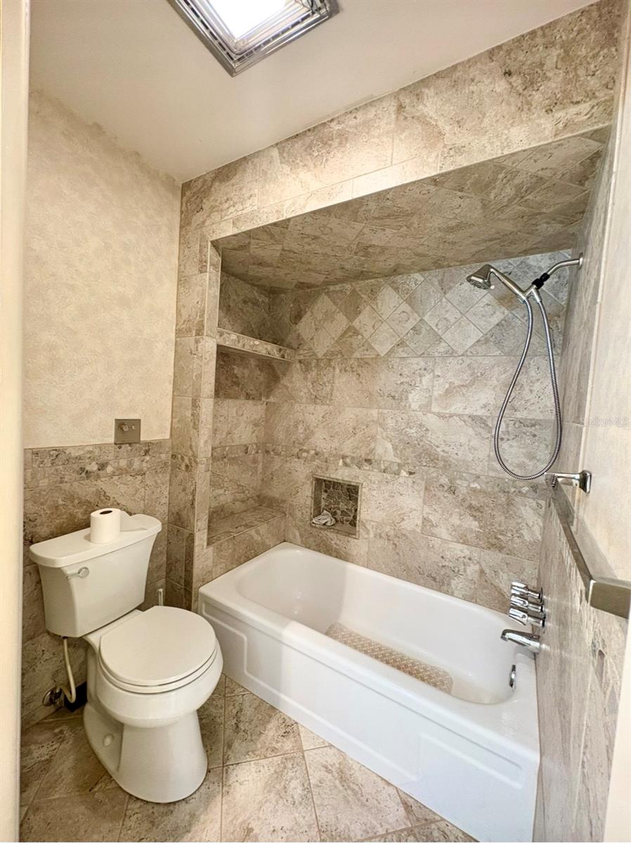 Listing photo id 7 for 4355 Tahitian Gardens Circle D