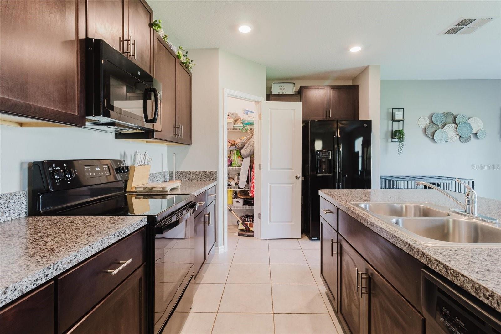 Image 10 of 48 For 17156 Yellow Pine Street