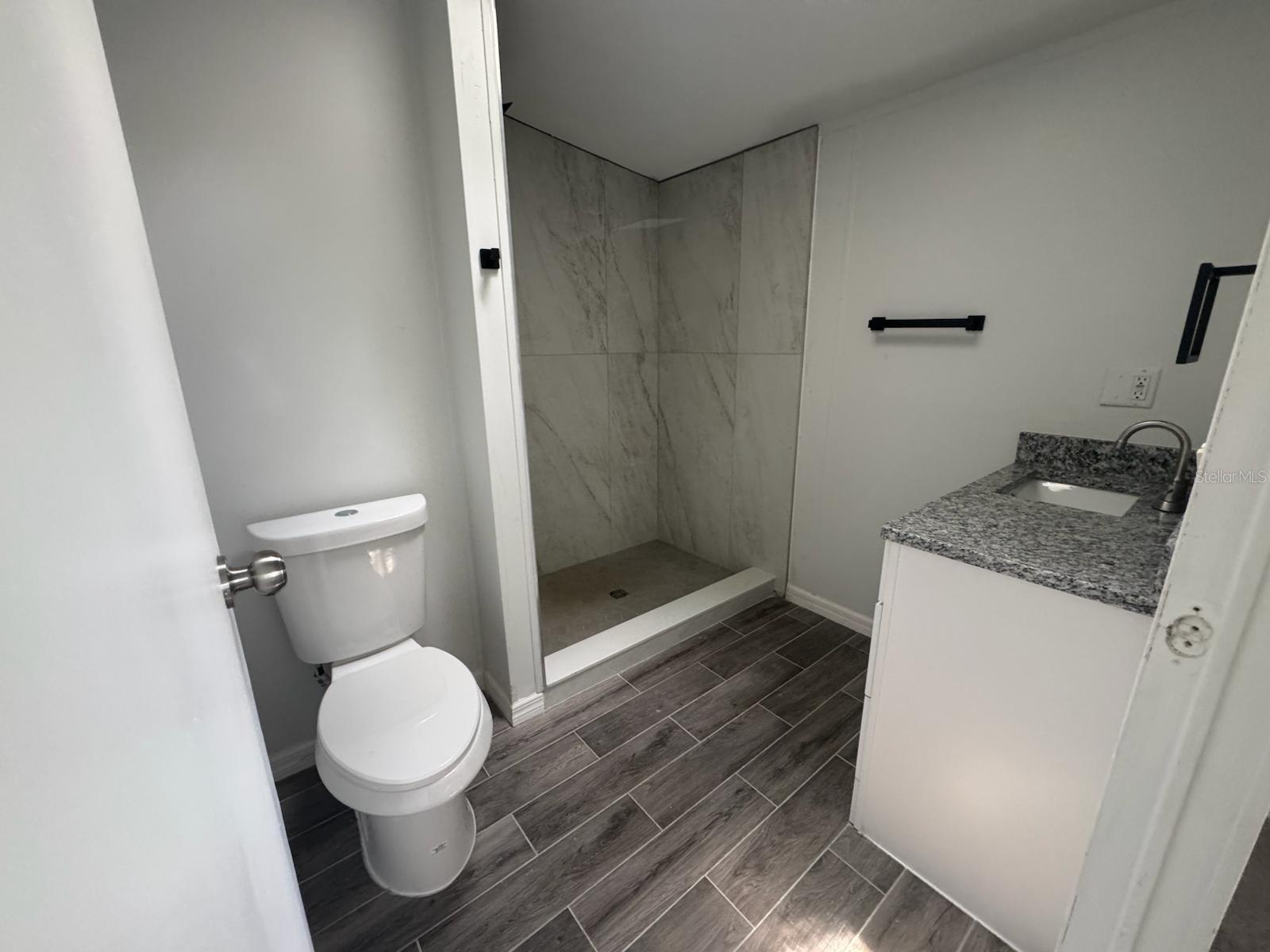 Listing photo id 12 for 9053 Bourbon Street