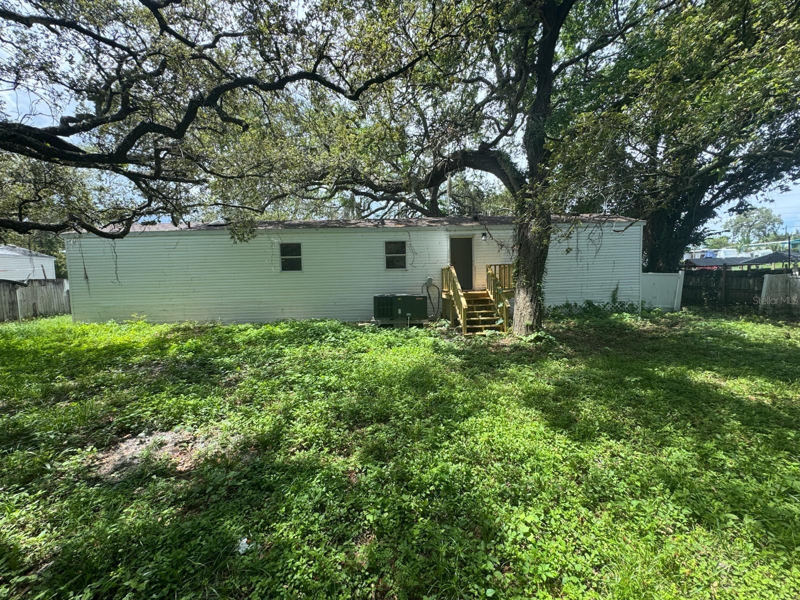 Listing photo id 14 for 9053 Bourbon Street