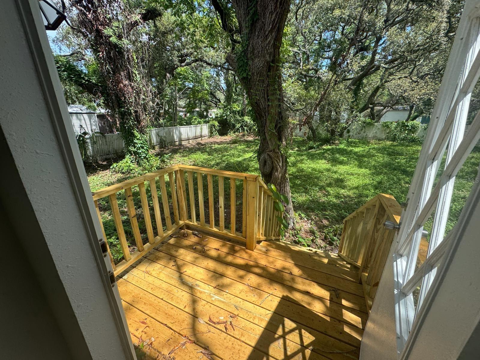 Listing photo id 15 for 9053 Bourbon Street