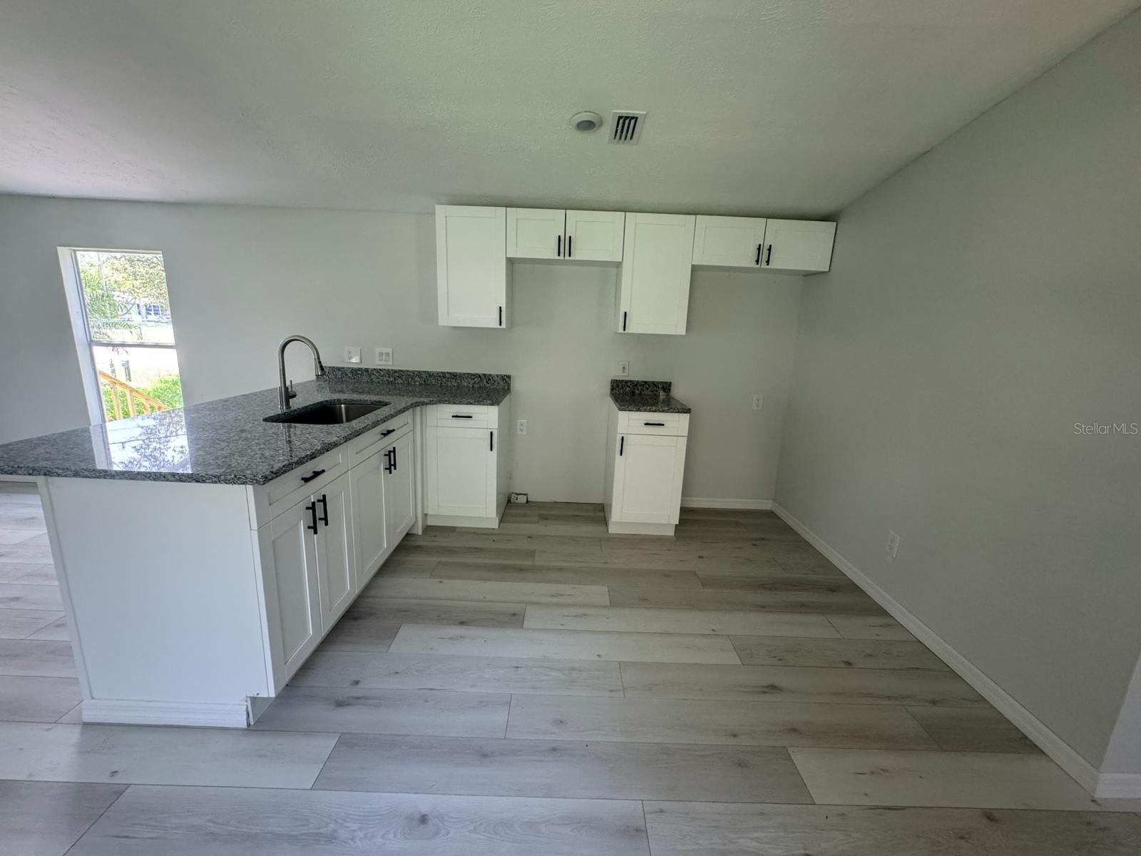 Listing photo id 3 for 9053 Bourbon Street