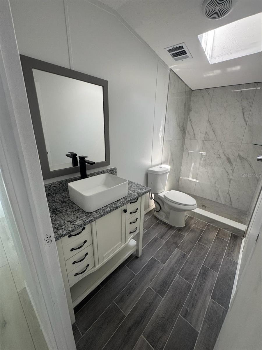 Listing photo id 7 for 9053 Bourbon Street