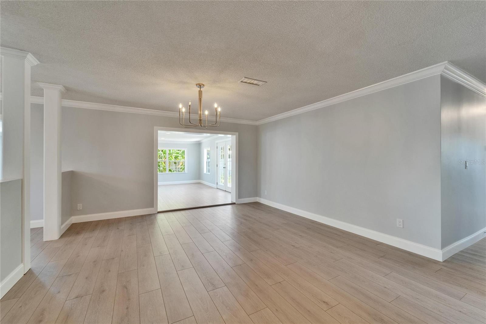 Image 11 of 73 For 4518 Helena Street Ne