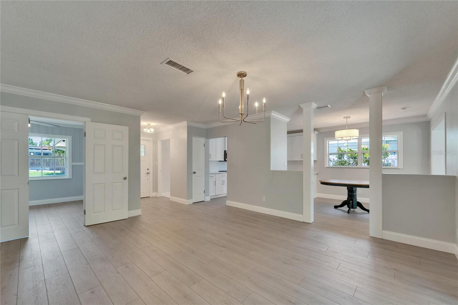 Image 14 of 73 For 4518 Helena Street Ne