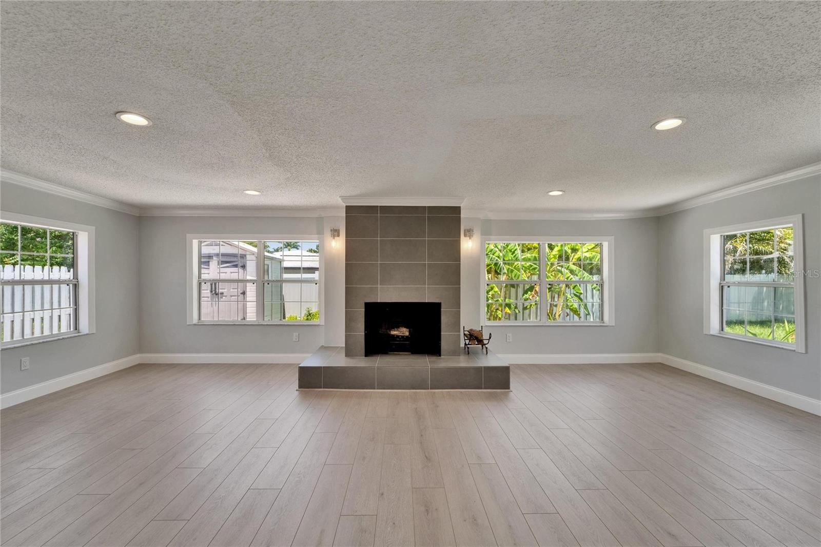 Image 18 of 73 For 4518 Helena Street Ne