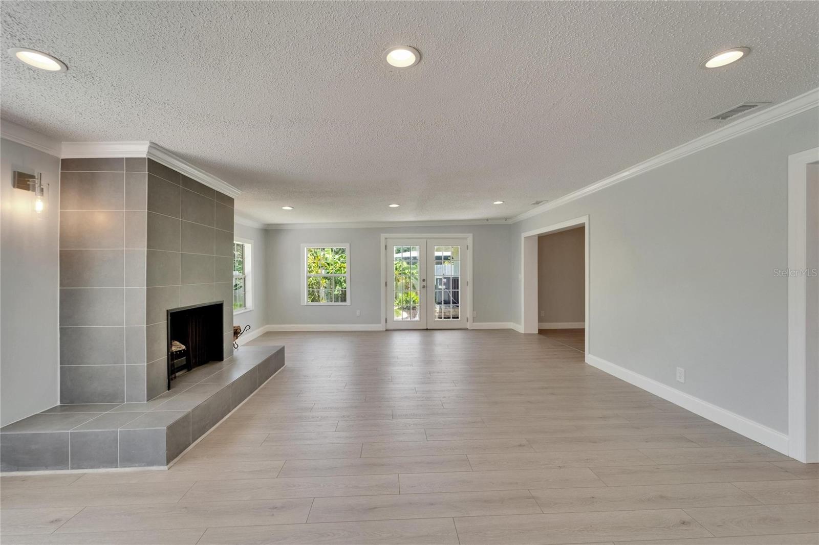 Image 20 of 73 For 4518 Helena Street Ne