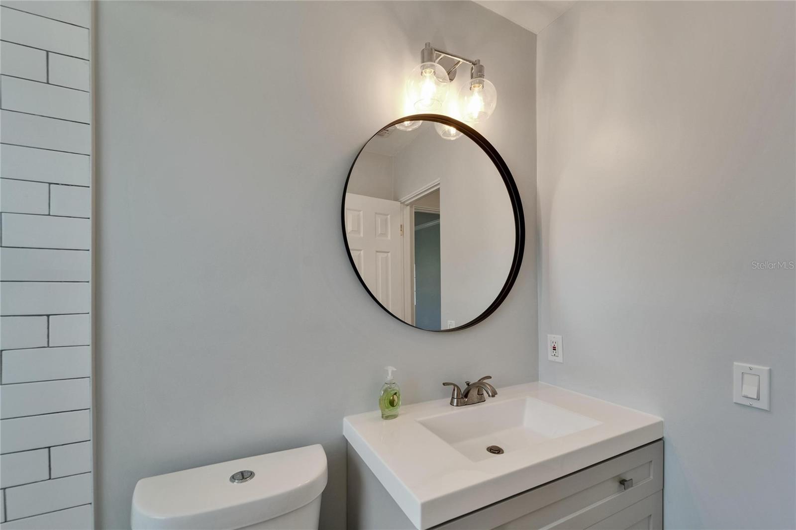 Image 42 of 73 For 4518 Helena Street Ne