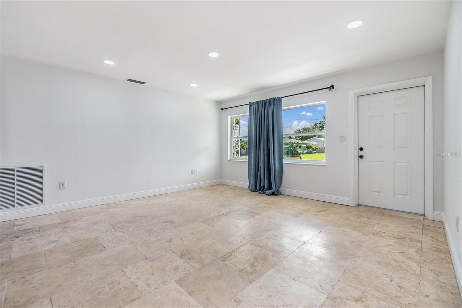 Image 14 of 32 For 954 Dumont Drive