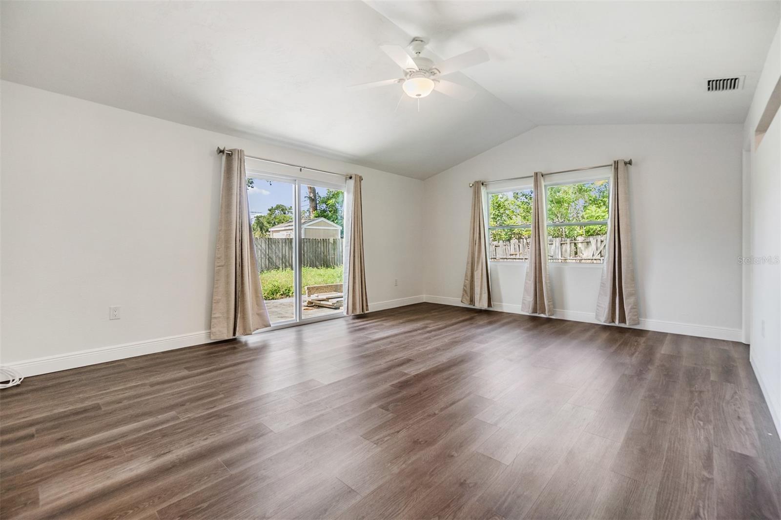 Image 17 of 32 For 954 Dumont Drive