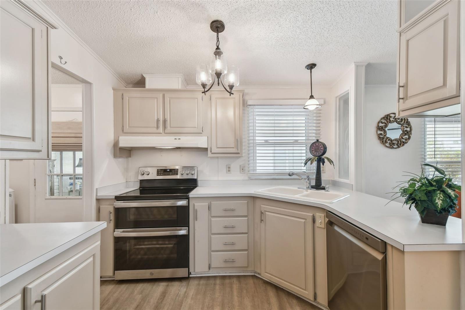 Image 15 of 48 For 427 Pelican Drive S