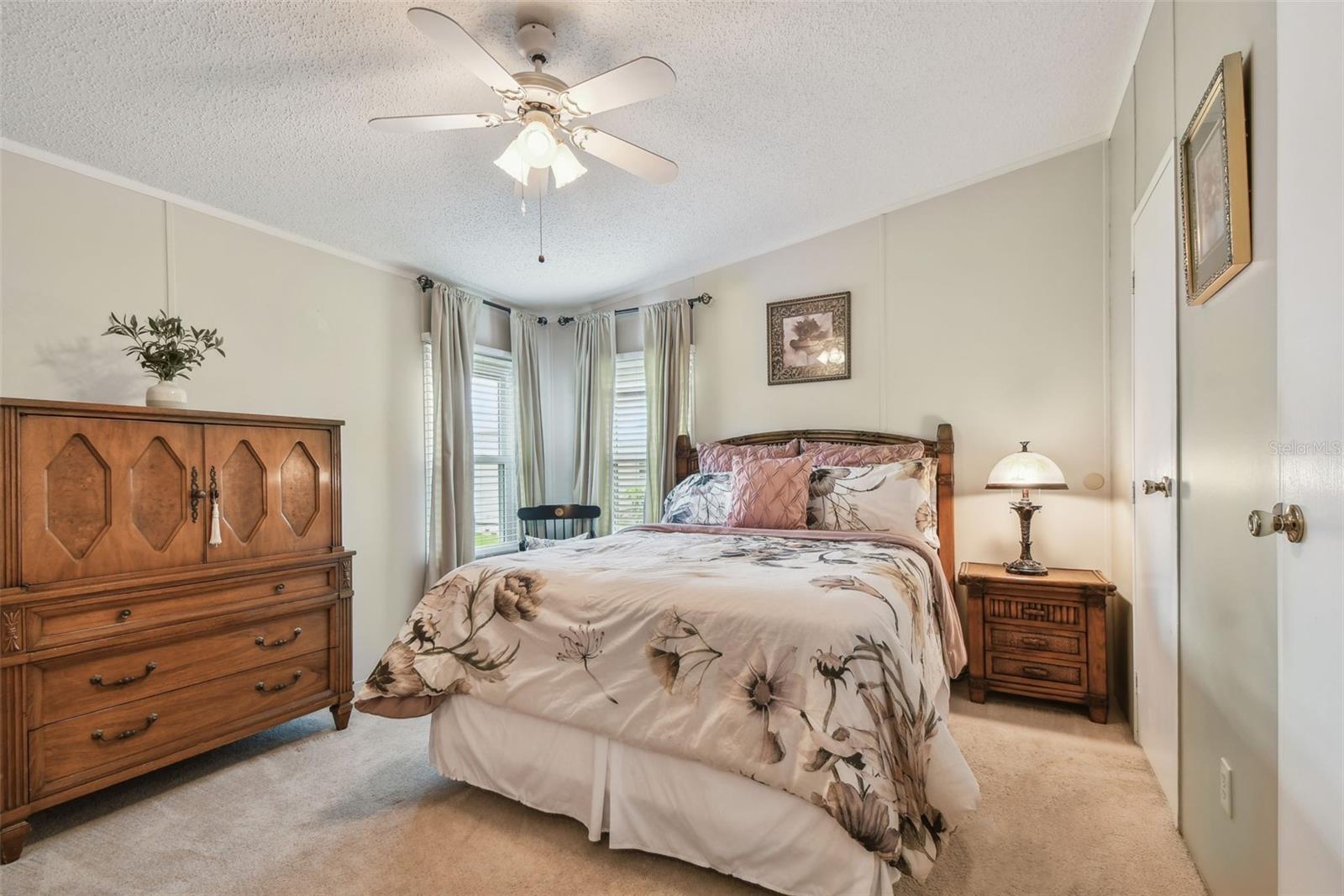 Image 17 of 48 For 427 Pelican Drive S