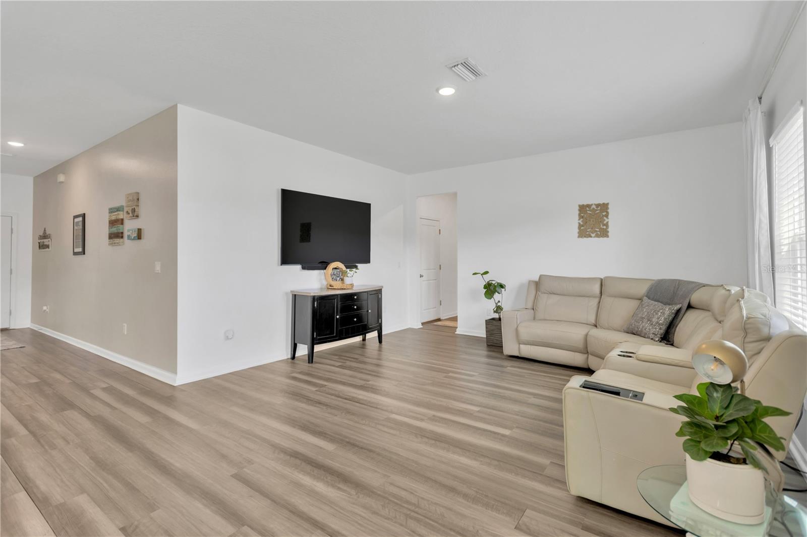 Image 10 of 46 For 35601 Eastbrook Avenue