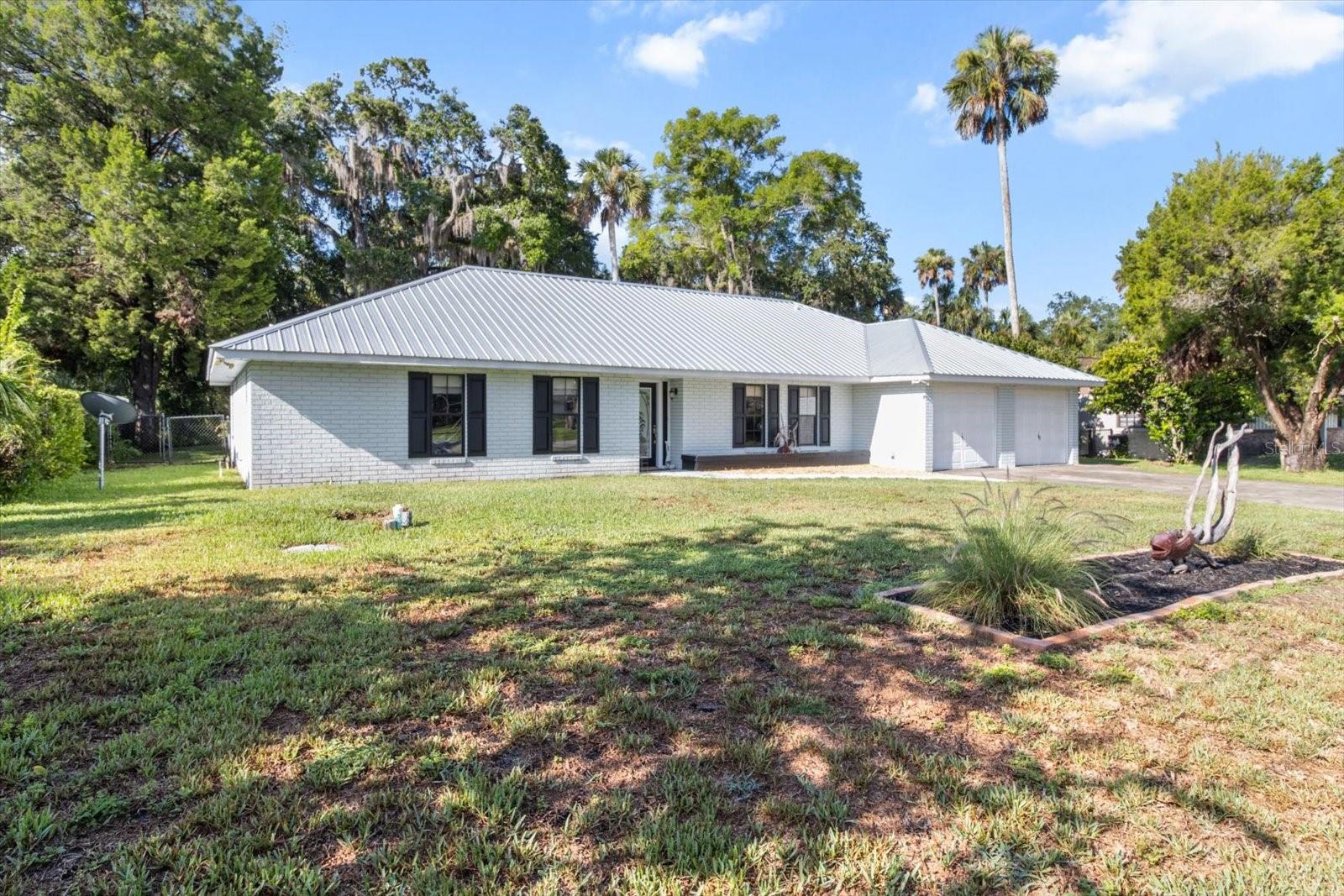 Image 4 of 47 For 18 Palm Circle Drive