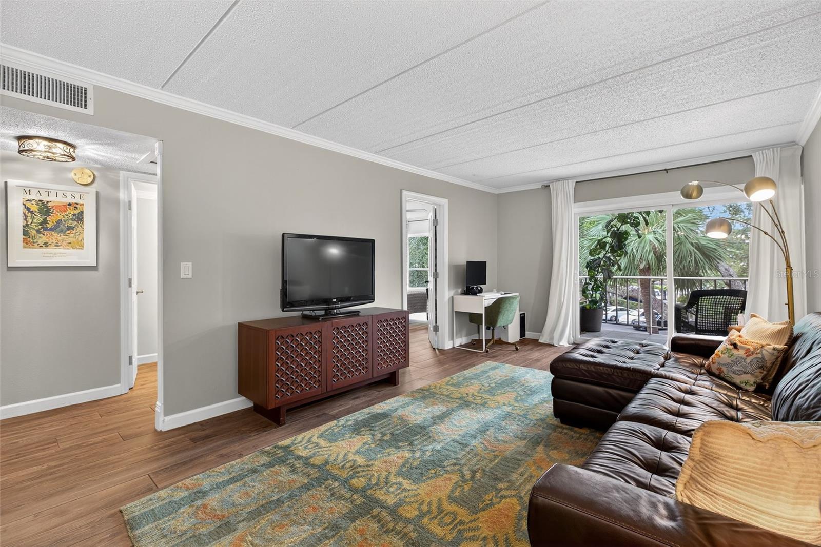 Image 3 of 17 For 3325 Bayshore Boulevard A31