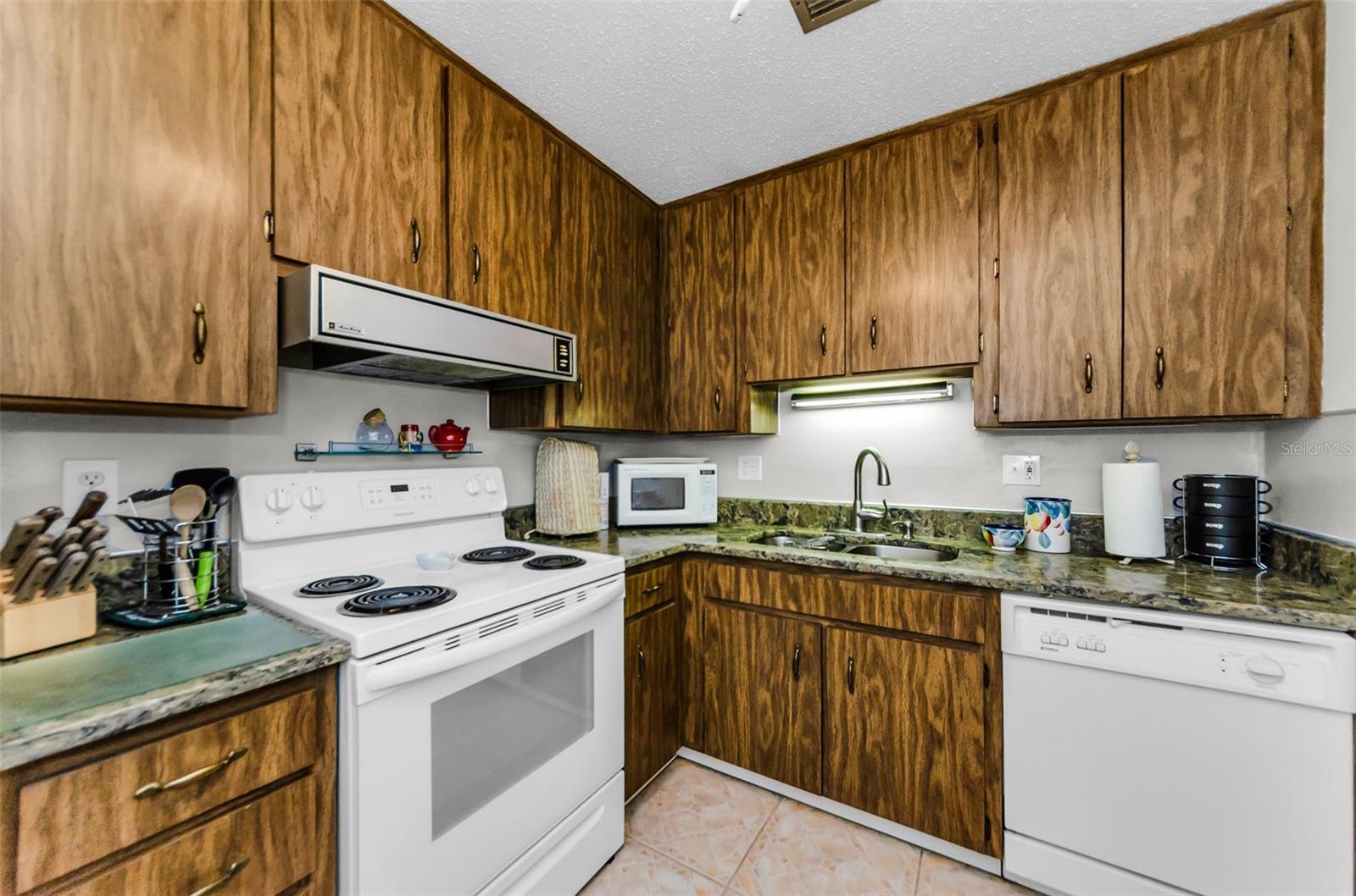 Image 13 of 38 For 2700 Bayshore Boulevard 4106