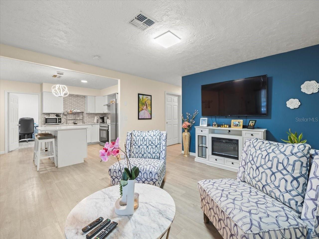 Image 9 of 33 For 8233 44th St N Street N