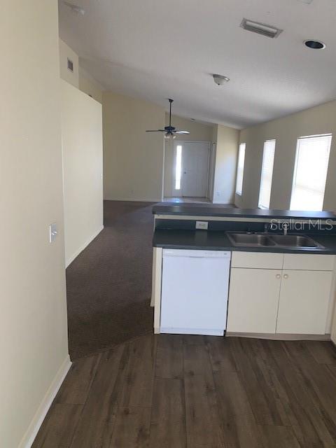 Listing photo id 3 for 205 Summer Sails Drive