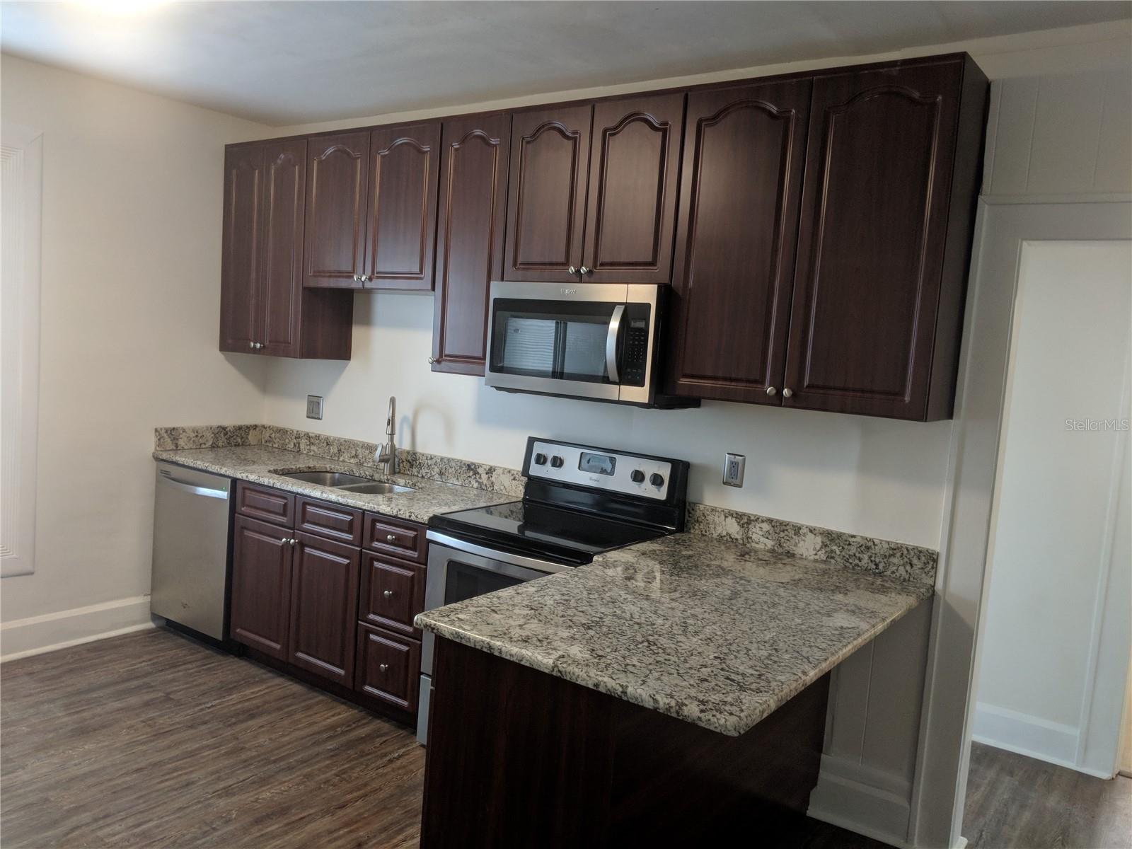 Image 6 of 46 For 2826 10th Street N Upper