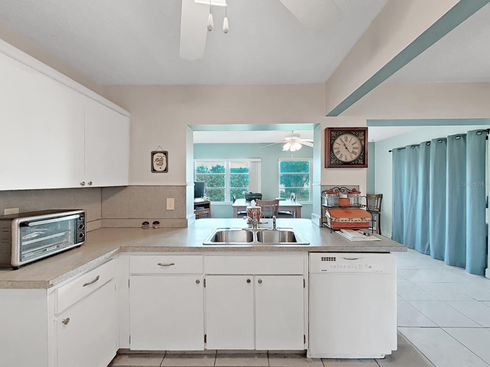 Listing photo id 8 for 3515 100th Terrace N