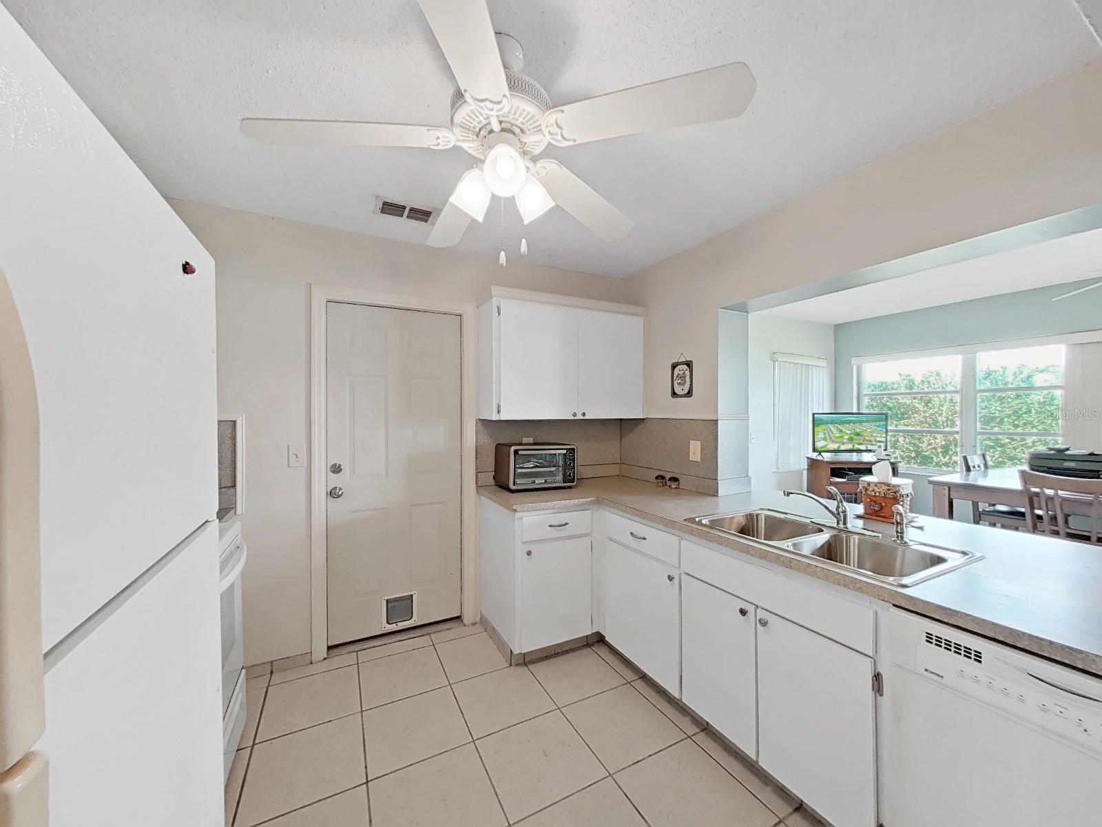 Listing photo id 9 for 3515 100th Terrace N
