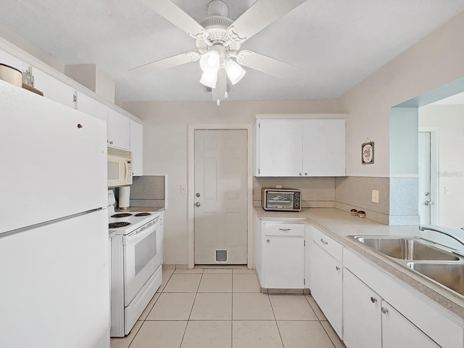 Listing photo id 10 for 3515 100th Terrace N
