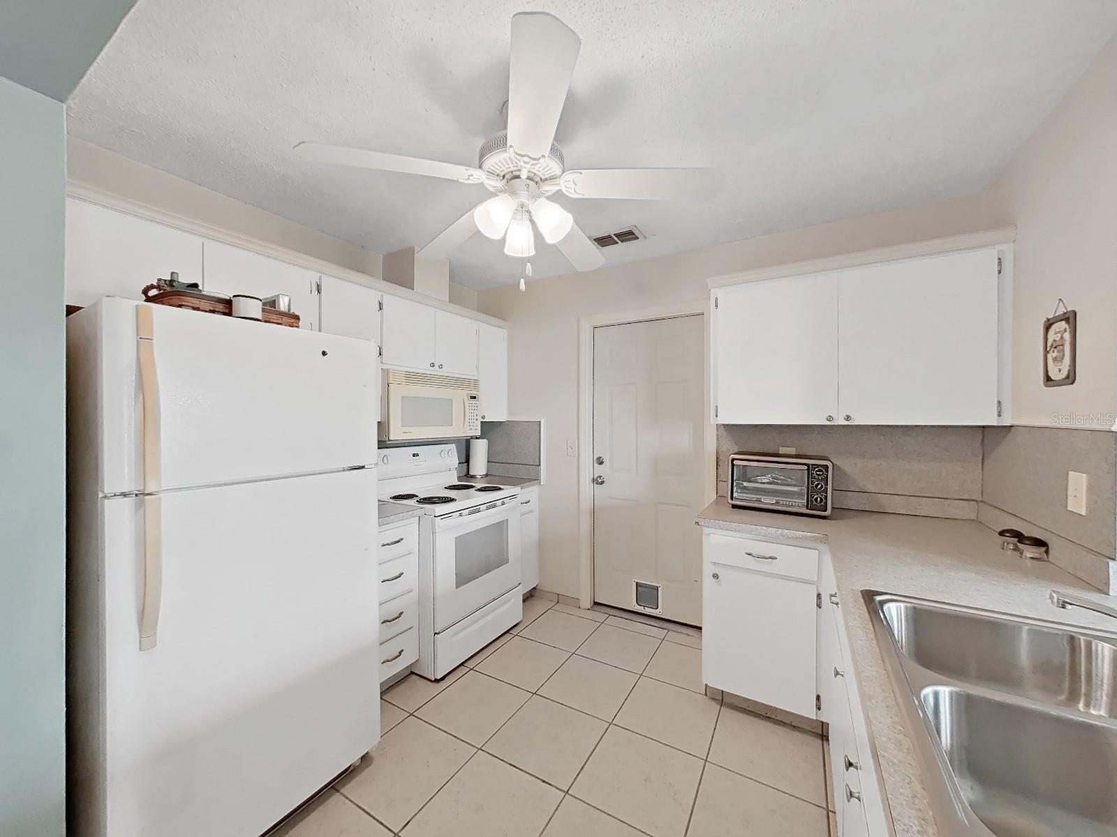 Listing photo id 11 for 3515 100th Terrace N