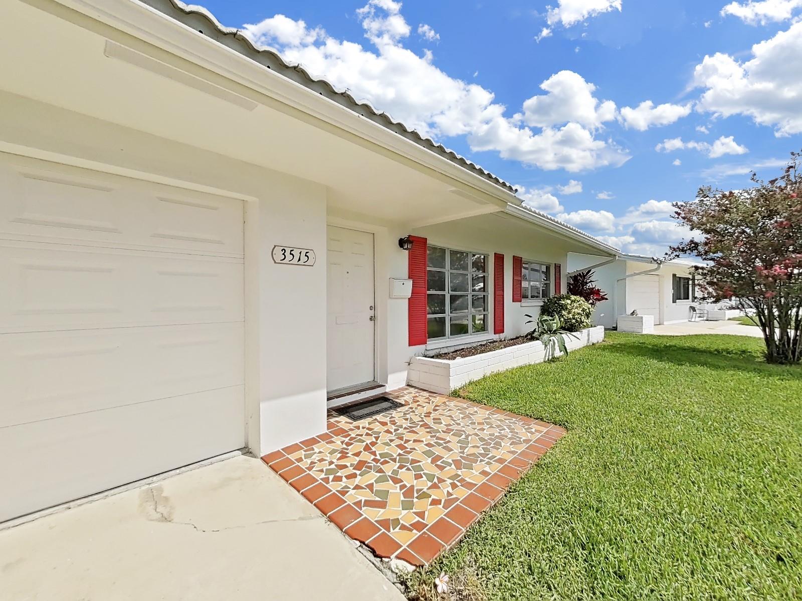 Listing photo id 0 for 3515 100th Terrace N