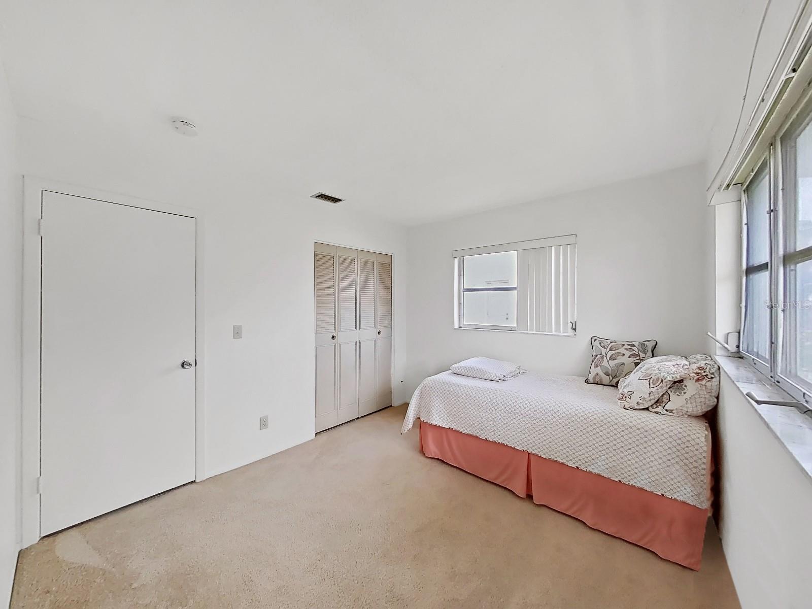 Listing photo id 18 for 3515 100th Terrace N