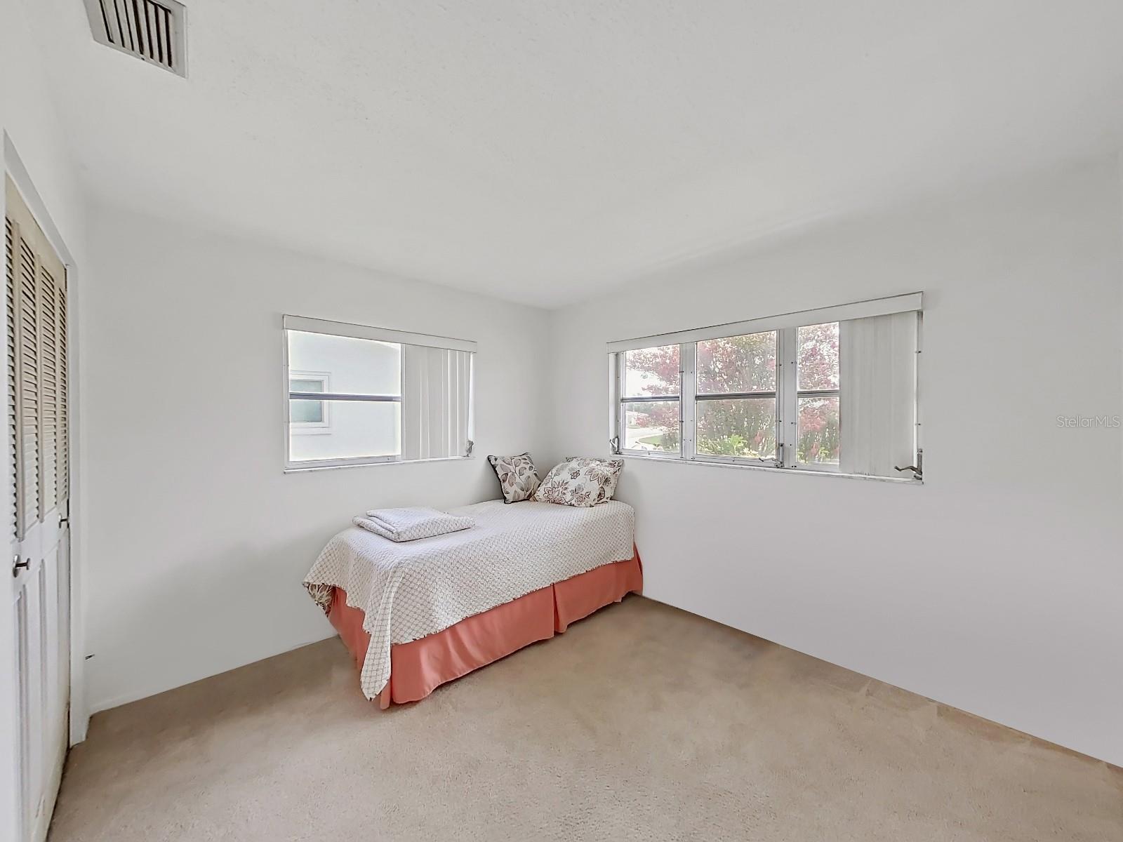 Listing photo id 20 for 3515 100th Terrace N